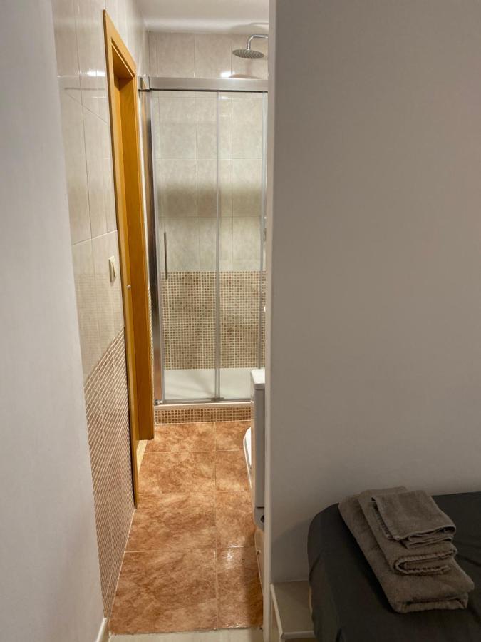 Single Room In My Apartment At The Beach Valencia Kültér fotó