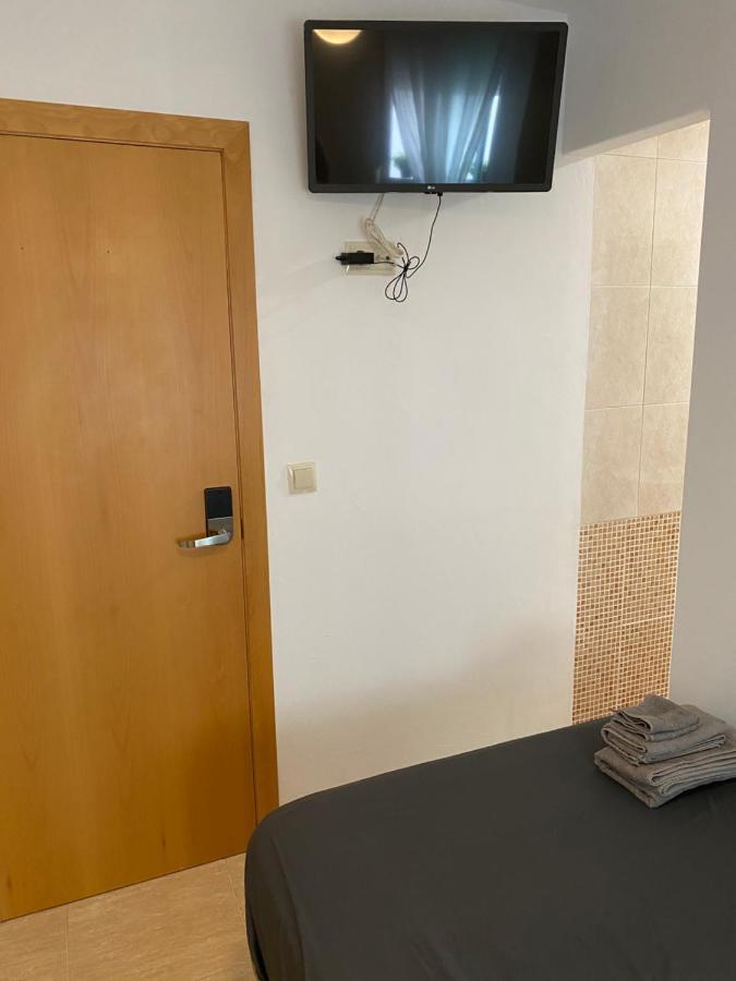 Single Room In My Apartment At The Beach Valencia Kültér fotó