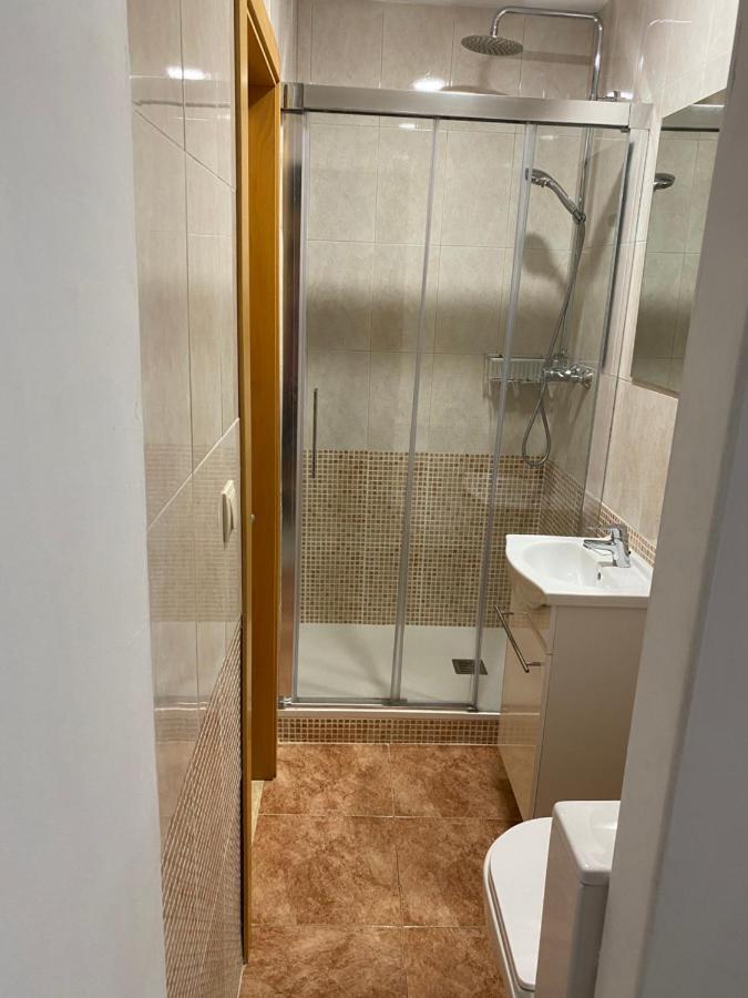 Single Room In My Apartment At The Beach Valencia Kültér fotó